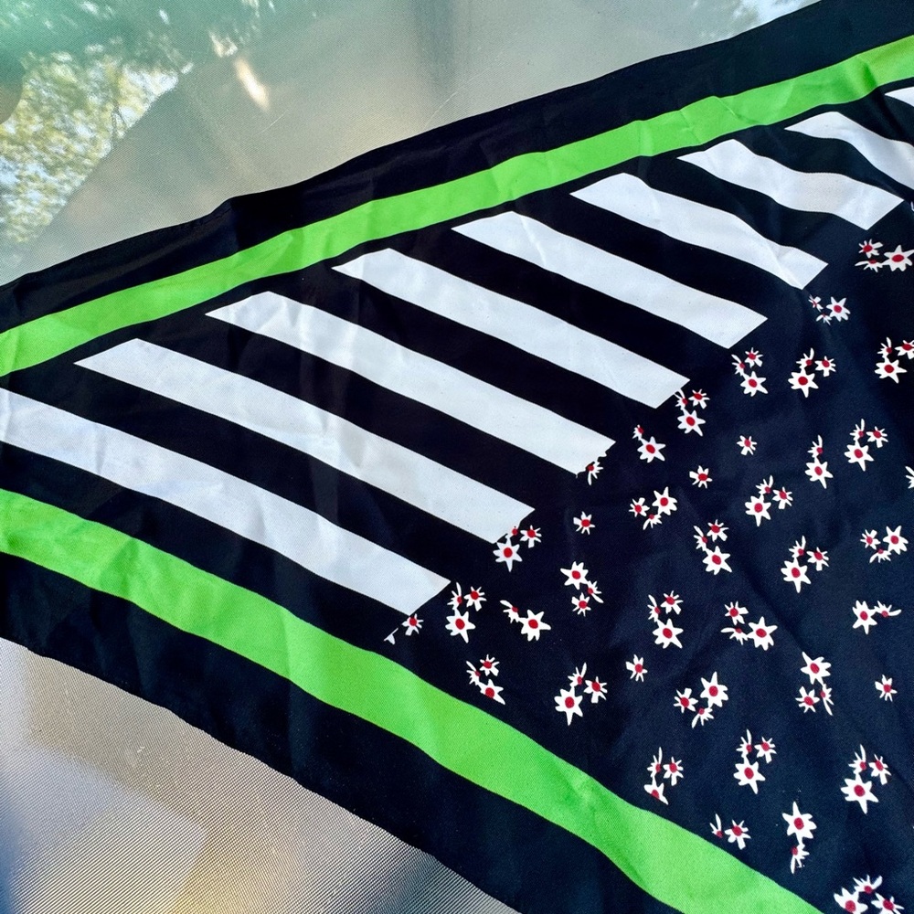 Parfois Black and Green Floral and Striped Patterned Triangular Scarf - Picture 5 of 8